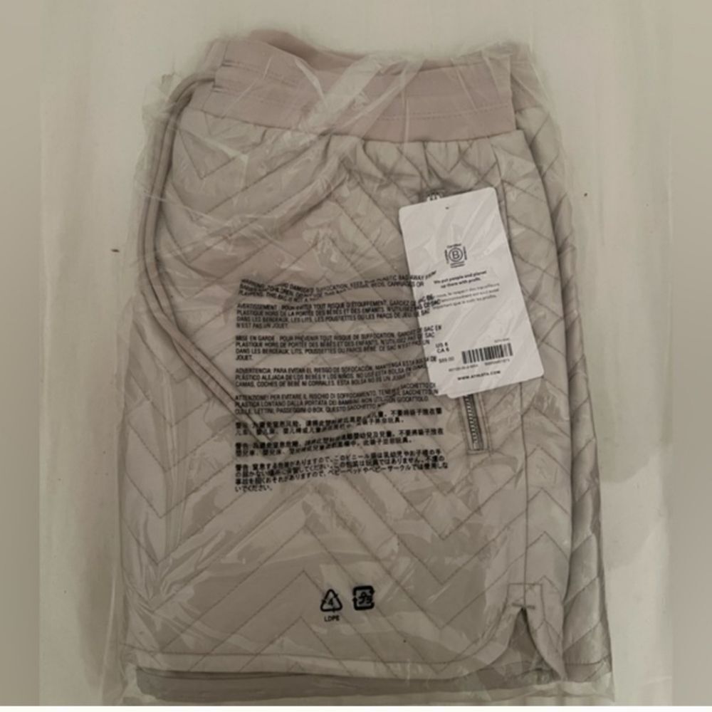 Athleta Après Ski Short in Abalone Grey/beige NWT - Picture 5 of 6